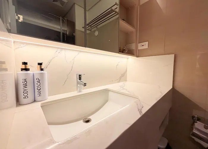 Bayshore Getaway Condotel By Clowie